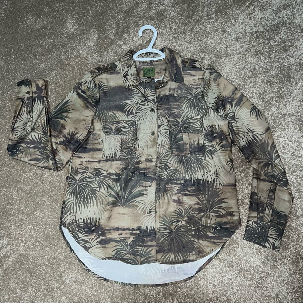 NWOT Guess Button Up